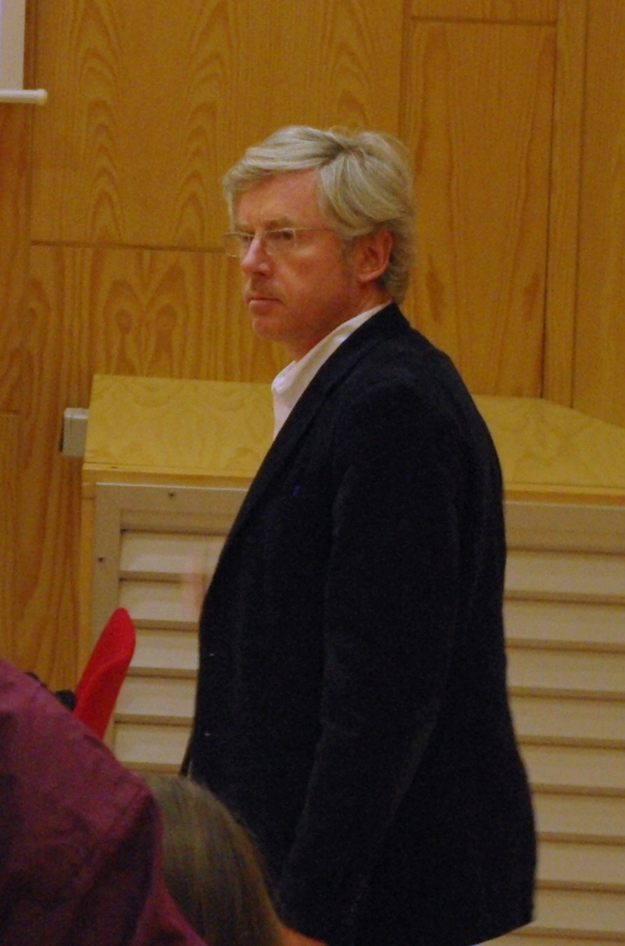 Petr Opelik, conférence, cours à l'Esad de Valenciennes. Architecture, urbanisme. Amphithéâtre, bien habillé, comme toujours.