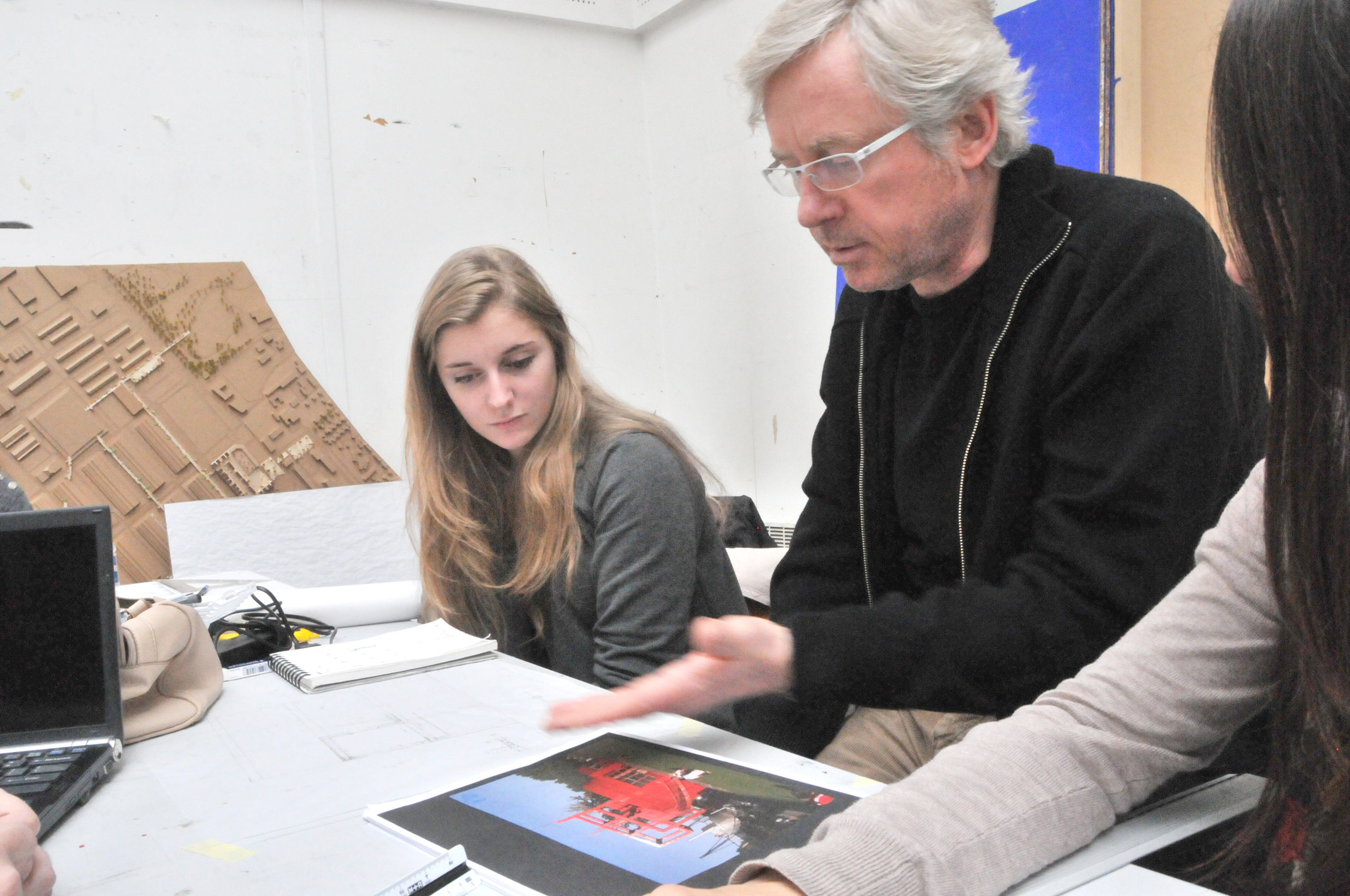 Petr Opelik, Ensav Versailles, cours divers sur l'architecture et l'urbanisme.